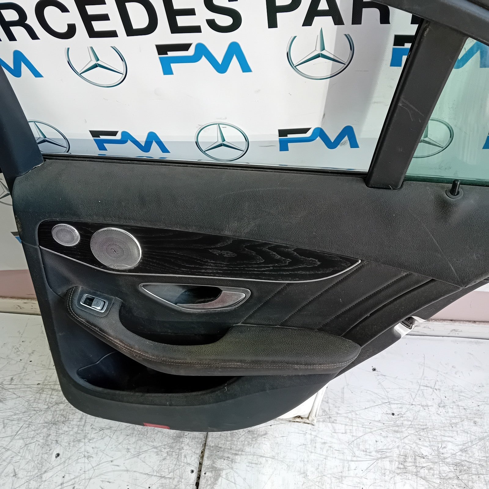 MERCEDES C-CLASS W205 SALOON DRIVER REAR DOOR OSR WHITE 2014 ON COMPLETE FMD211