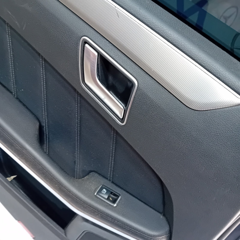 MERCEDES BENZ E-CLASS  W212 PASSENGER SIDE REAR DOOR ( NEAR SIDE REAR ) FM06