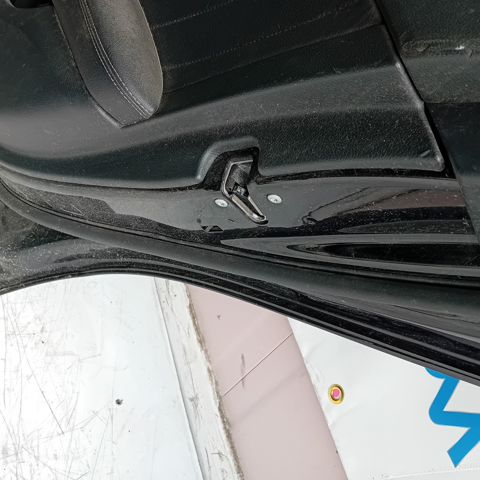 MERCEDES C-CLASS W205 SALOON DRIVER REAR DOOR OSR BLACK 2014 ON COMPLETE FMD194