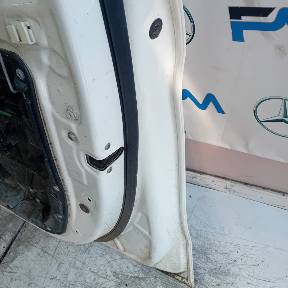 MERCEDES BENZ C-CLASS W205 DRIVER FRONT DOOR OSF 2014 WHITE  FMD507