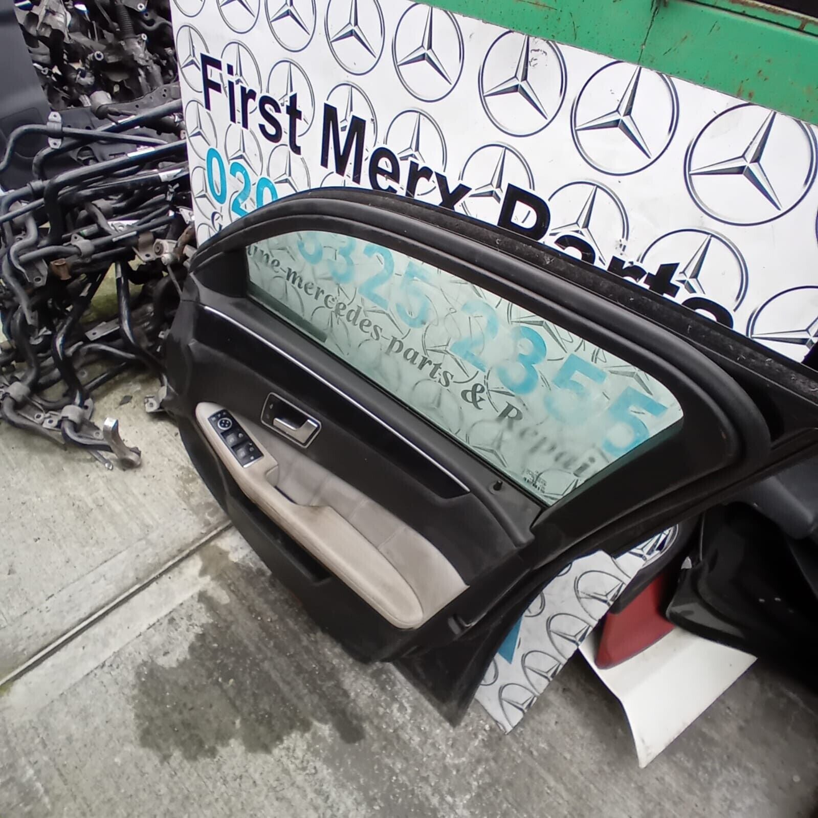 MERCEDES BENZ E-CLASS W212 DRIVER SIDE FRONT DOOR ( OFF SIDE FRONT )