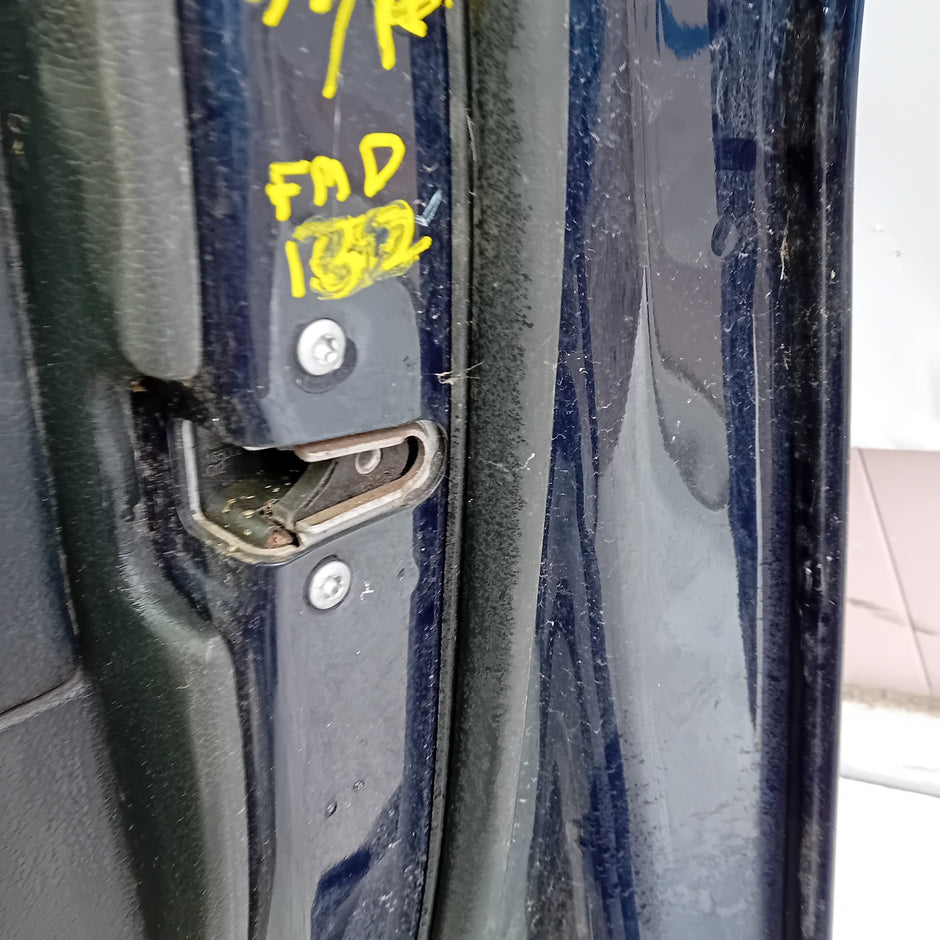 MERCEDES BENZ C-CLASS W205 DRIVER SIDE FRONT DOOR O/S/F  BLUE FMD132
