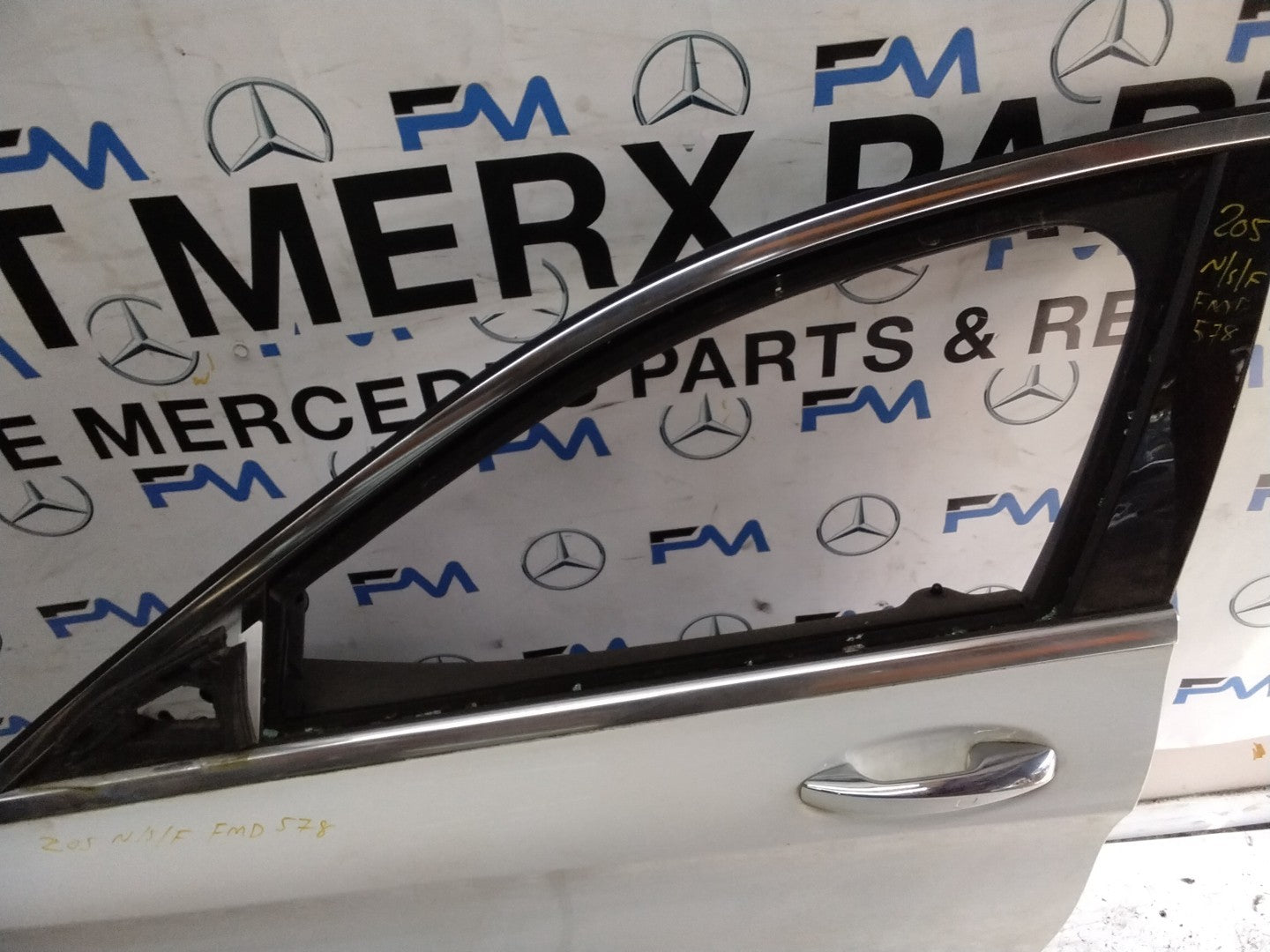 MERCEDES C-CLS W205 SLN PASSENGER FRONT DOOR NSF WHITE 2014-21 COMPLETE FMD578
