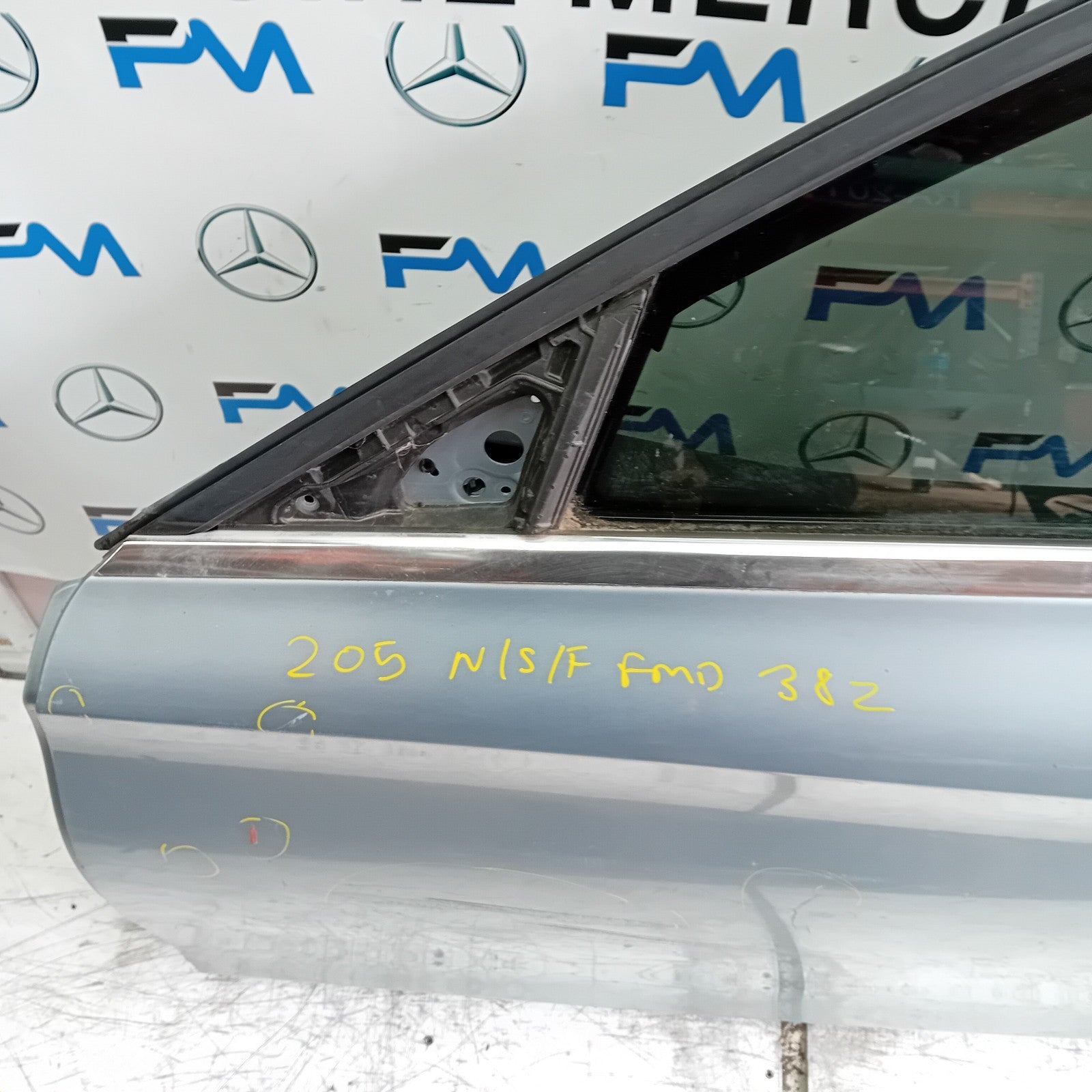 MERCEDES C-CLASS W205 PASSENGER FRONT DOOR NSF 2014 ON COMPLETE FMD382
