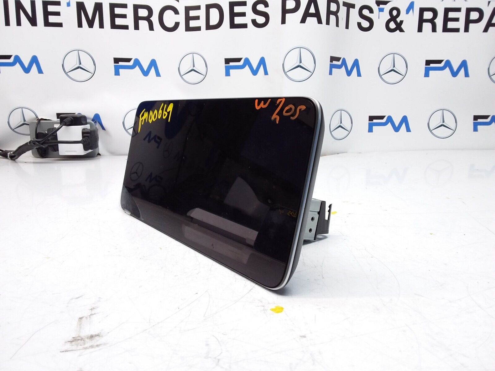 MERCEDES C-CLASS W205 COUPE 2017 SAT NAV MULTIMEDIA SCREEN A2059006945 FM00669