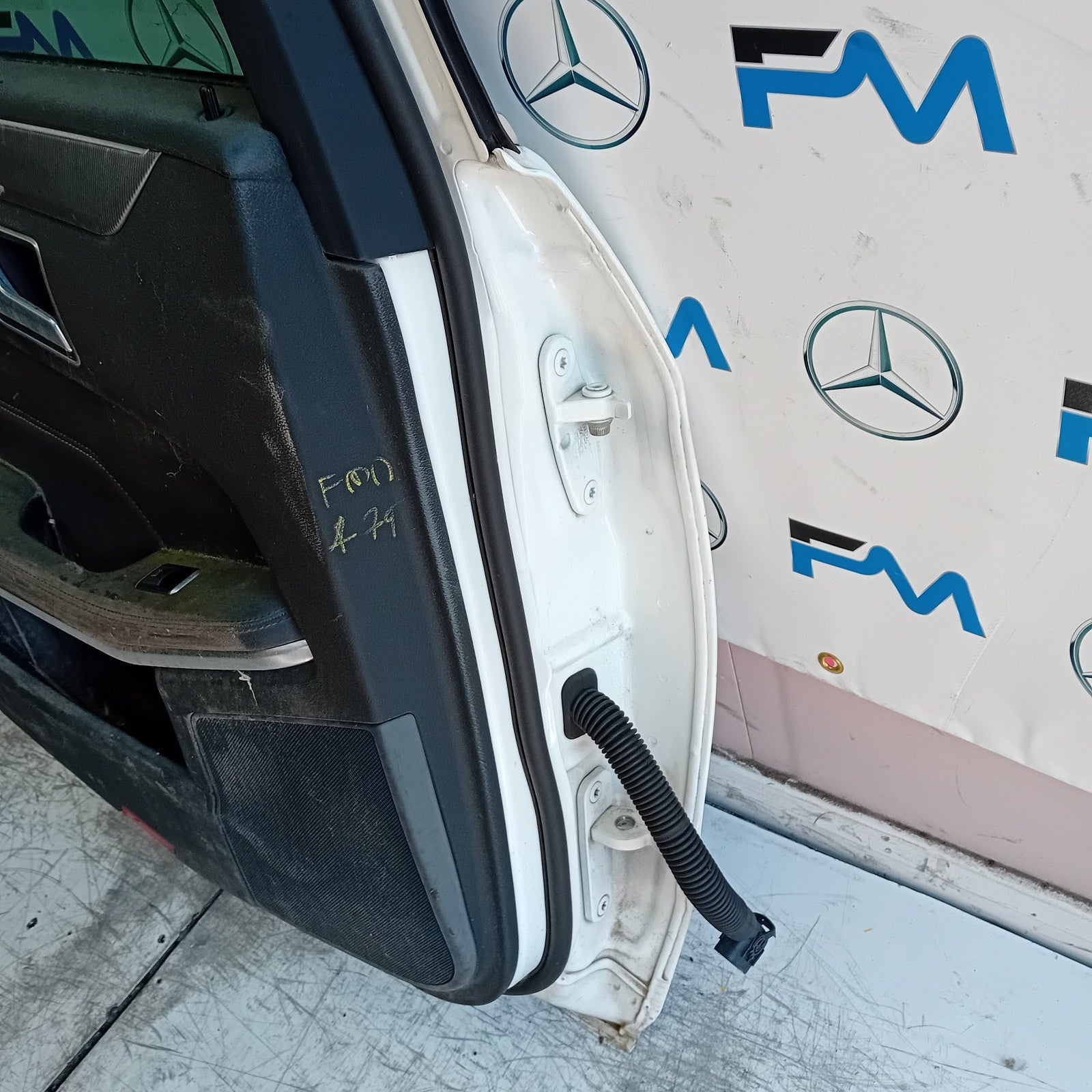 MERCEDES E-CLASS W212 SLN PASSENGER REAR DOOR NSR WHITE 2013 COMPLETE FMD479