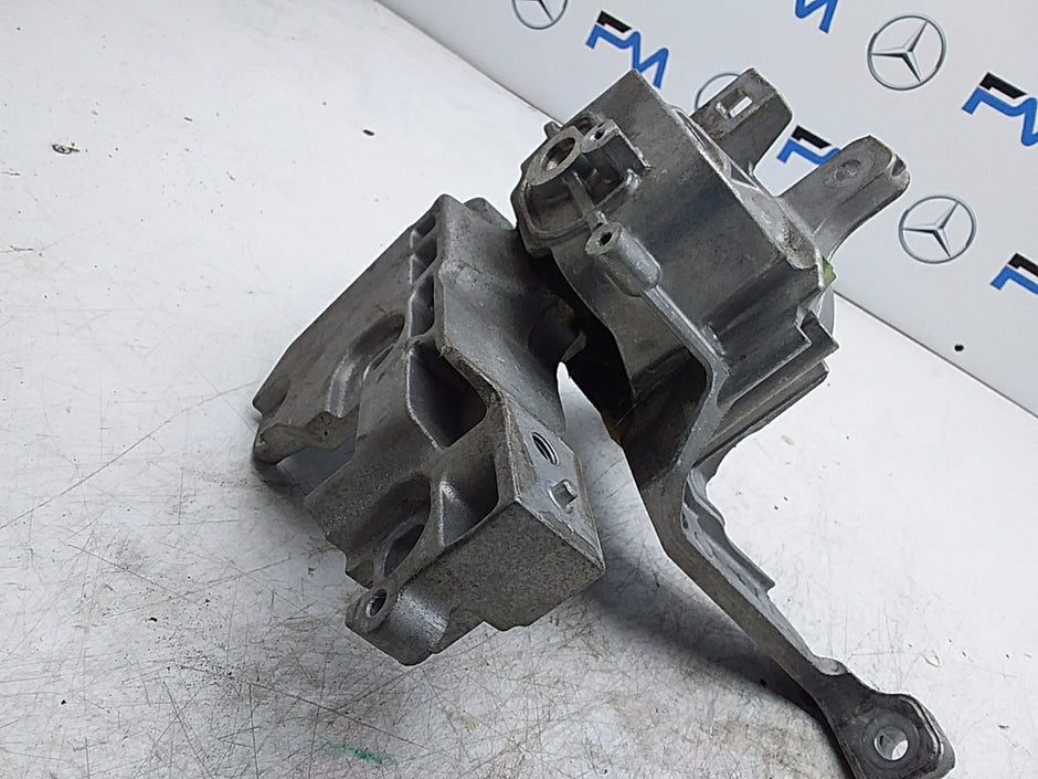 MERCEDES A-CLASS W177 ENGINE MOUNT BRACKET SUPPORT RIGHT A2472401800 FMR260