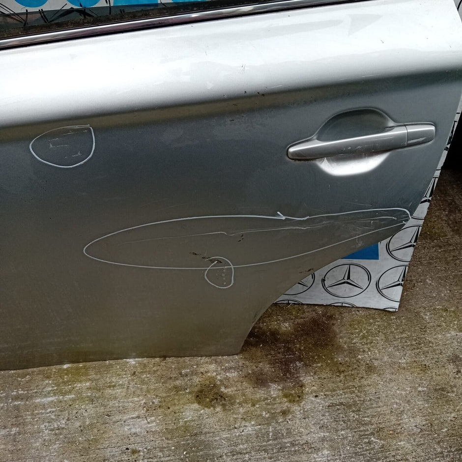 MITSUBISHI OUTLANDER DRIVER SIDE REAR DOOR ( OFF SIDE REAR )