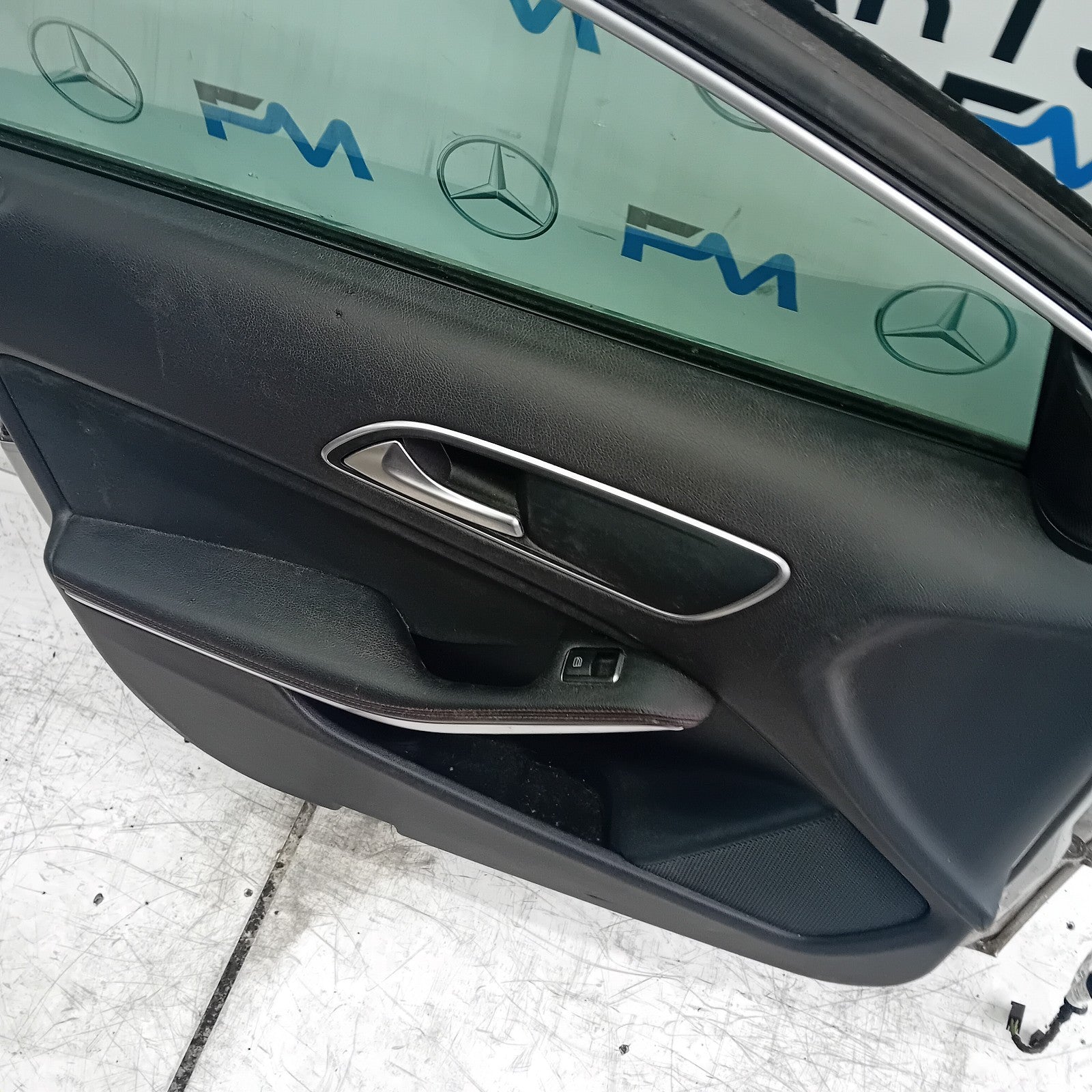 MERCEDES A-CLASS W176 PASSENGER FRONT DOOR N/S/F SILVER 2012-18 COMPLETE FMD157