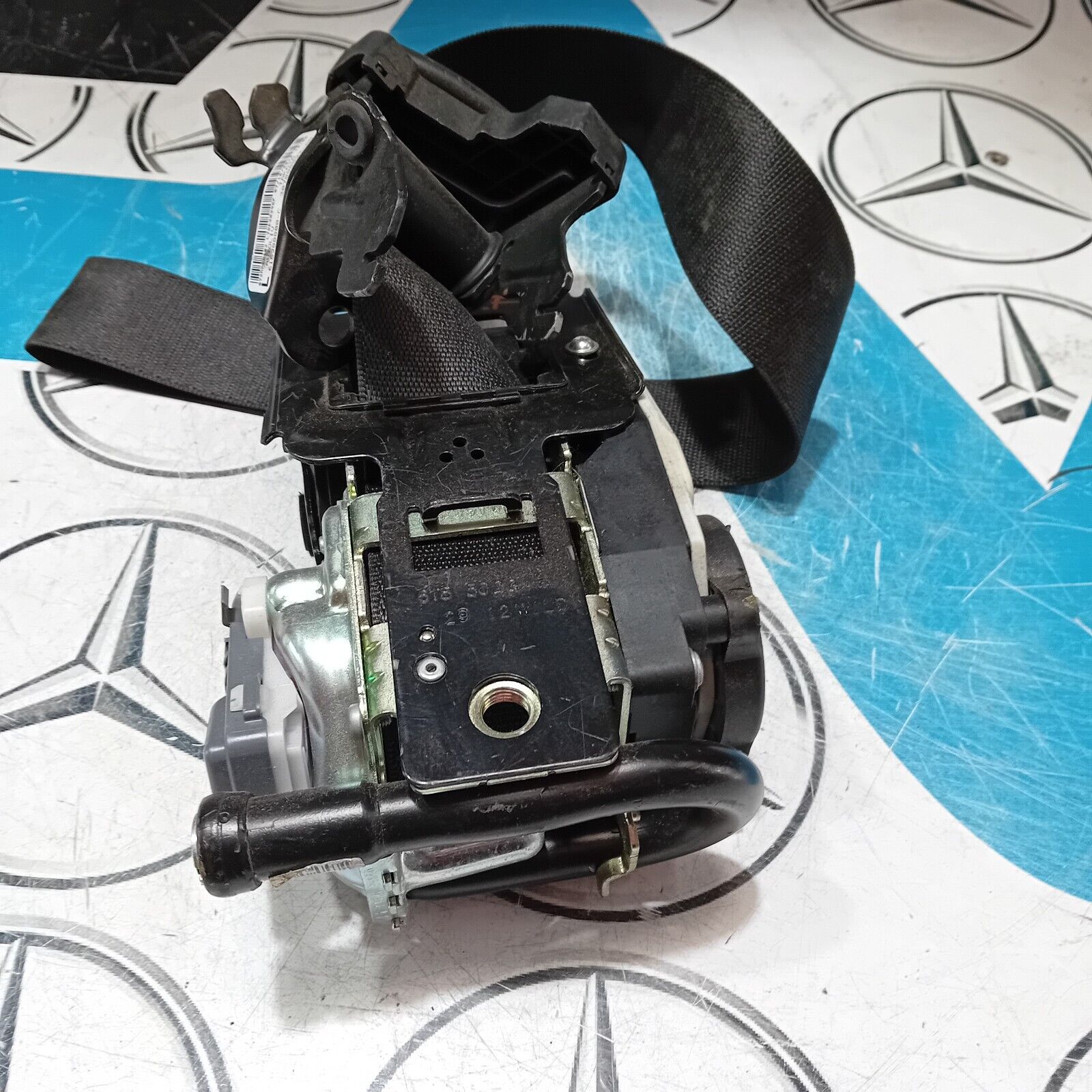 MERCEDES BENZ E CLASS 207 COUPE 2009-2016 FRONT LEFT SEAT BELT A2078603585