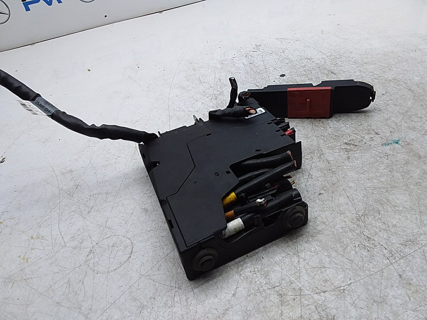 MERCEDES BENZ  E-CLASS W212 POWER DISTRIBUTION FUSE BOX A2125407050 FMR477