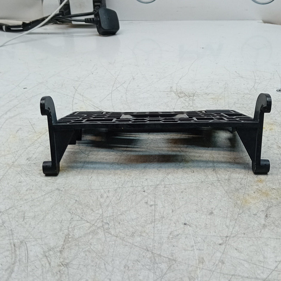 MERCEDES C CLASS W205 SAT NAV SYSTEM HEADUNIT MOUNT BRACKET A2055457200 FM001538