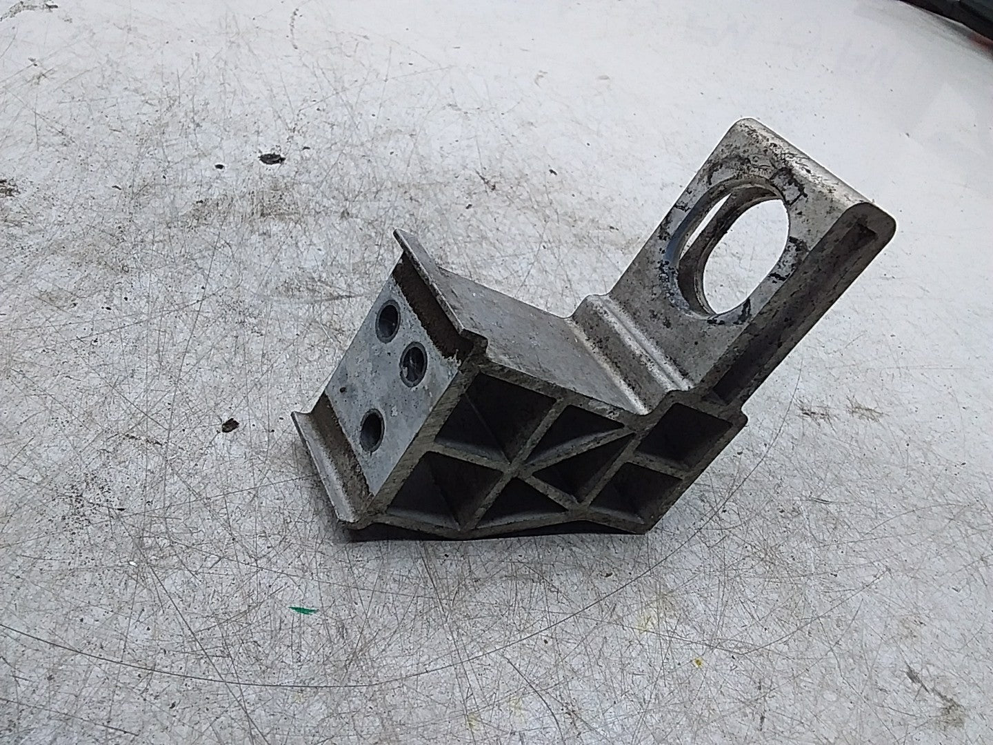 MERCEDES E-CLASS W213 RADIATOR SUPPORT BRACKET  FMR279
