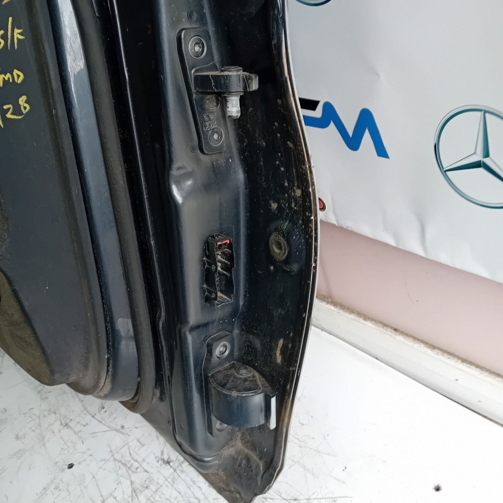 MERCEDES BENZ C-CLASS W205 PASSENGER SIDE FRONT DOOR N/S/F COMPLETE FMD128