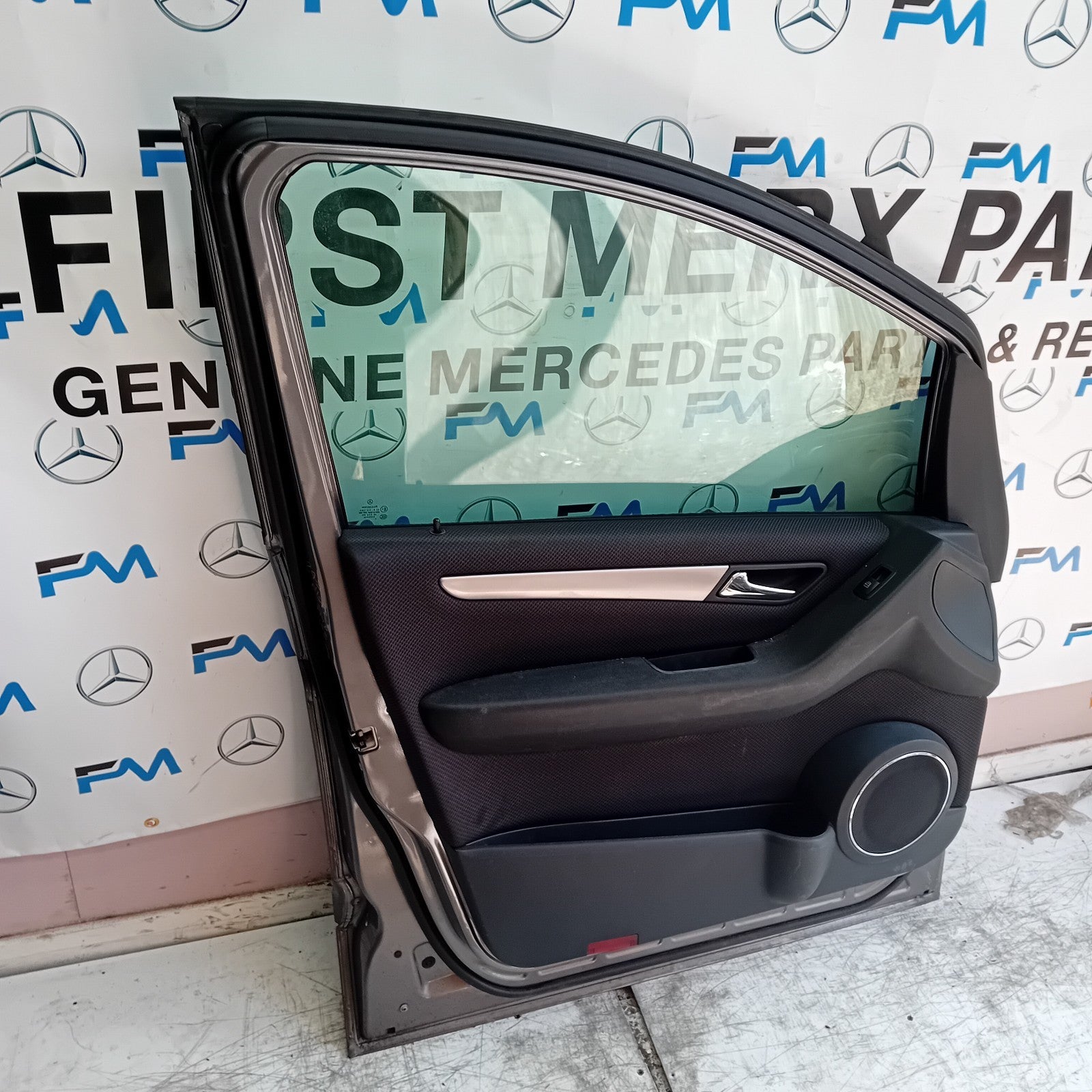 MERCEDES BENZ B-CLASS W245 PASSENGER REAR DOOR NSR GREY 2005-11 COMPLETE FMD295