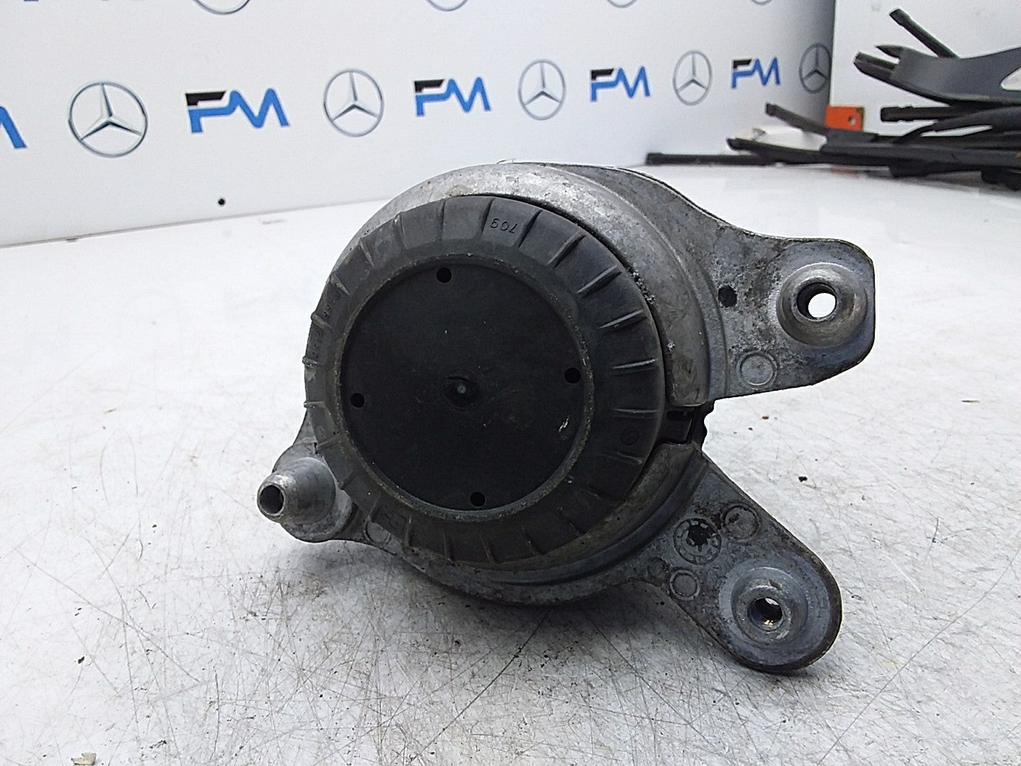 MERCEDES BENZ  C-CLASS W205  ENGINE MOUNT LEFT NS A2052406617 FMR322
