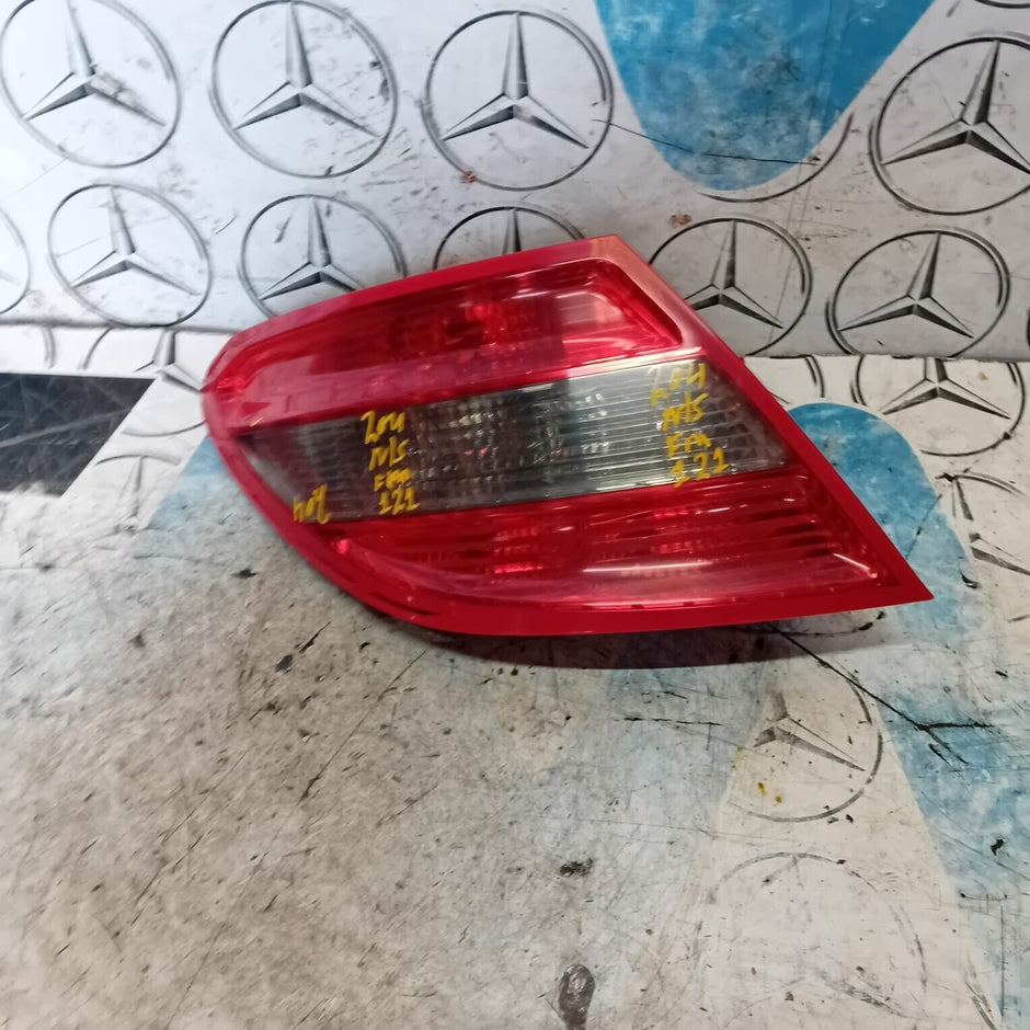 MERCEDES BENZ C-CLASS W204 REAR PASSENGER SIDE ( N.S ) TAIL LIGHT 2048202964