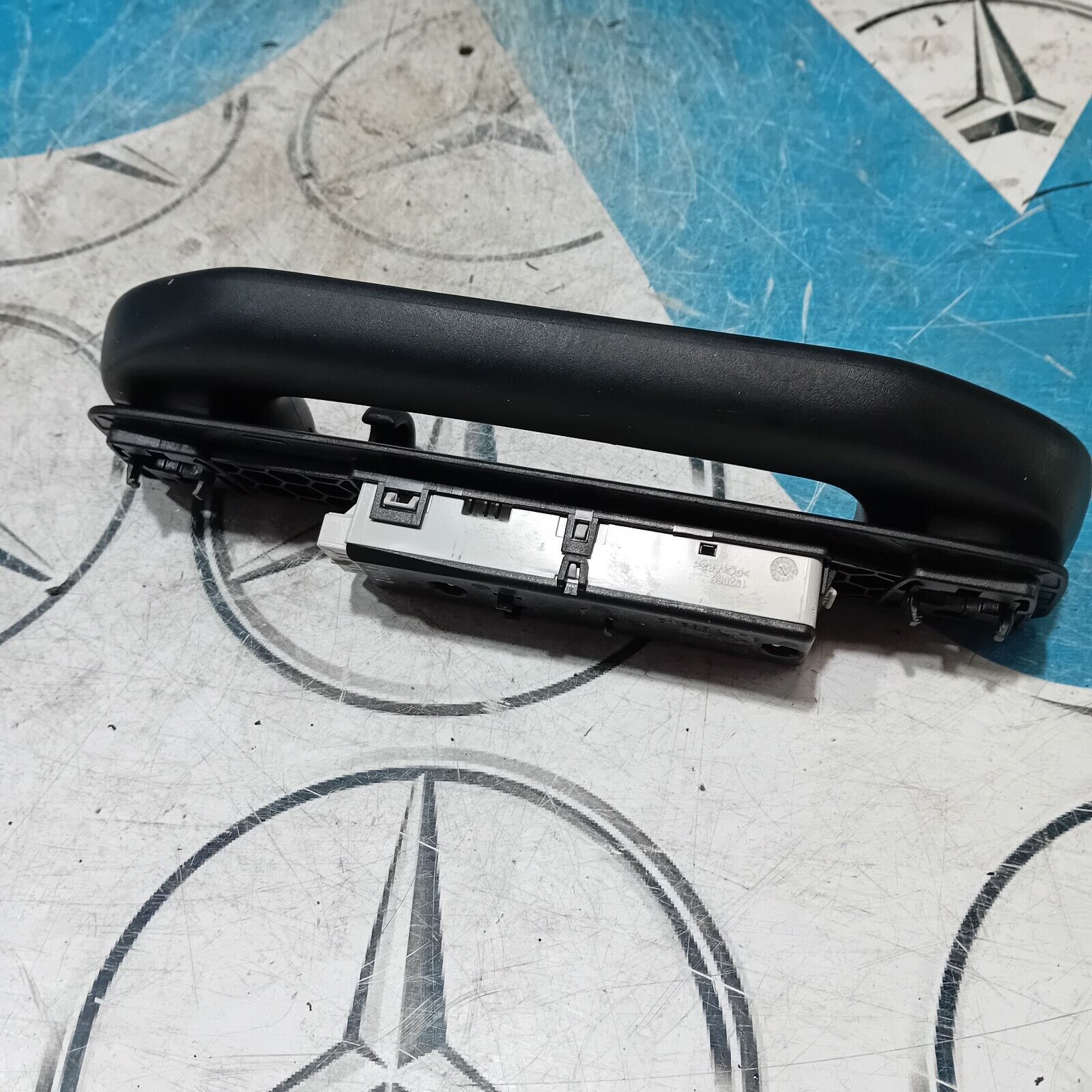 2016 MERCEDES E CLASS E220 W213 REAR LEFT SIDE INTERIOR ROOF HANDLE WITH LIGHT