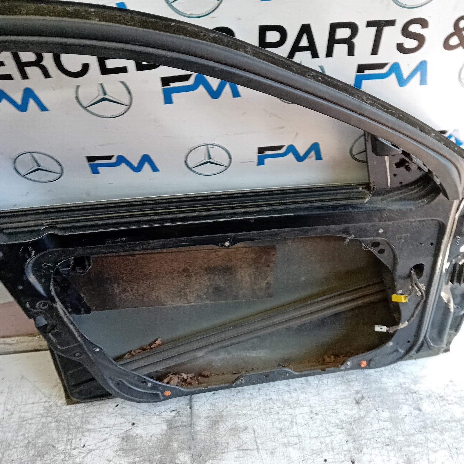 MERCEDES BENZ  BENZ C-CLASS W204 PASSENGER FRONT DOOR NSF 2012 BLACK FMD527