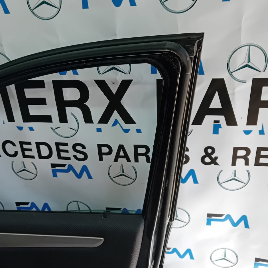 MERCEDES BENZ B-CLASS  W245  DRIVER SIDE FRONT DOOR ( OFF SIDE FRONT ) FM01