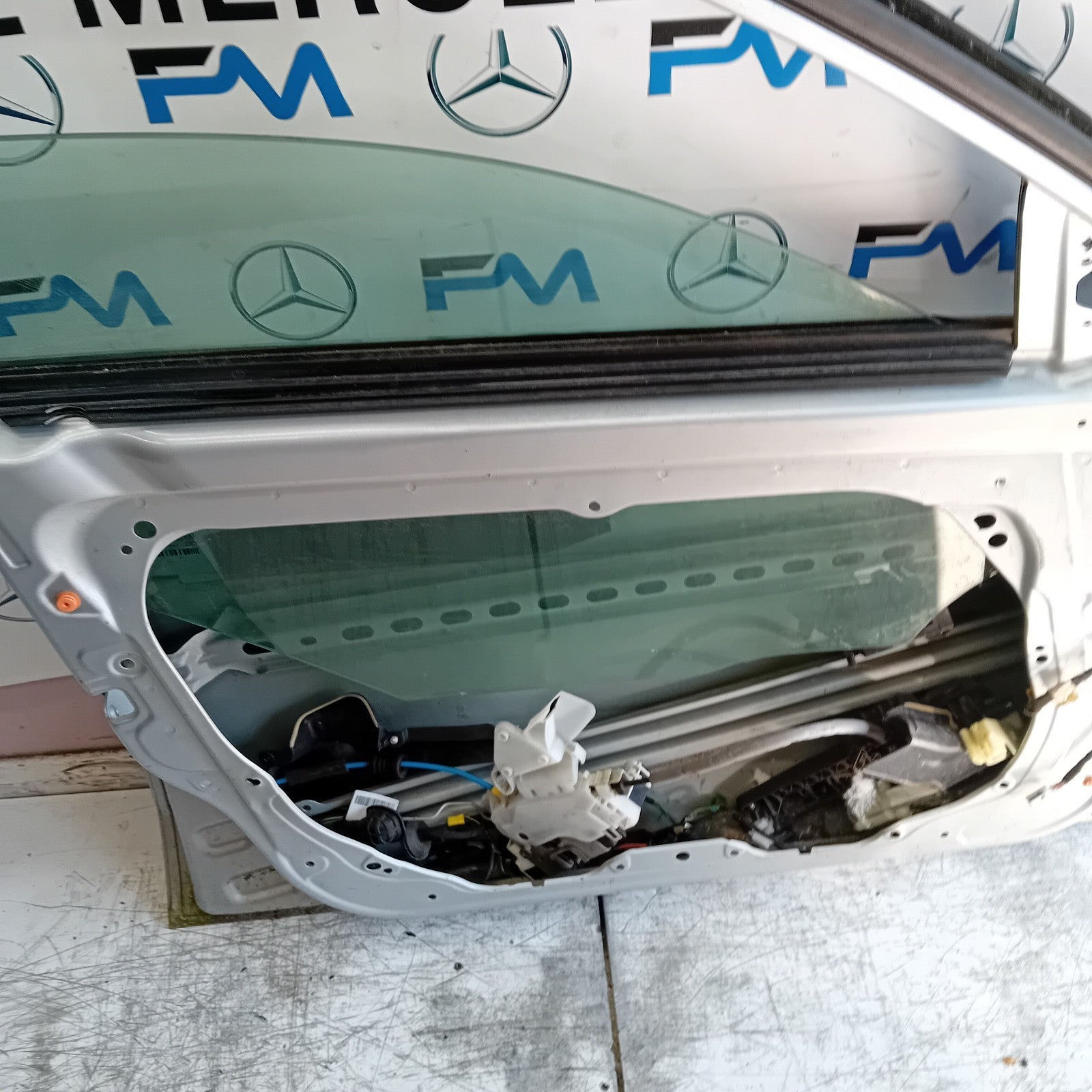 MERCEDES BENZ  E-CLASS W212 PASSENGER FRONT DOOR NSF 2015 SILVER  FMD518