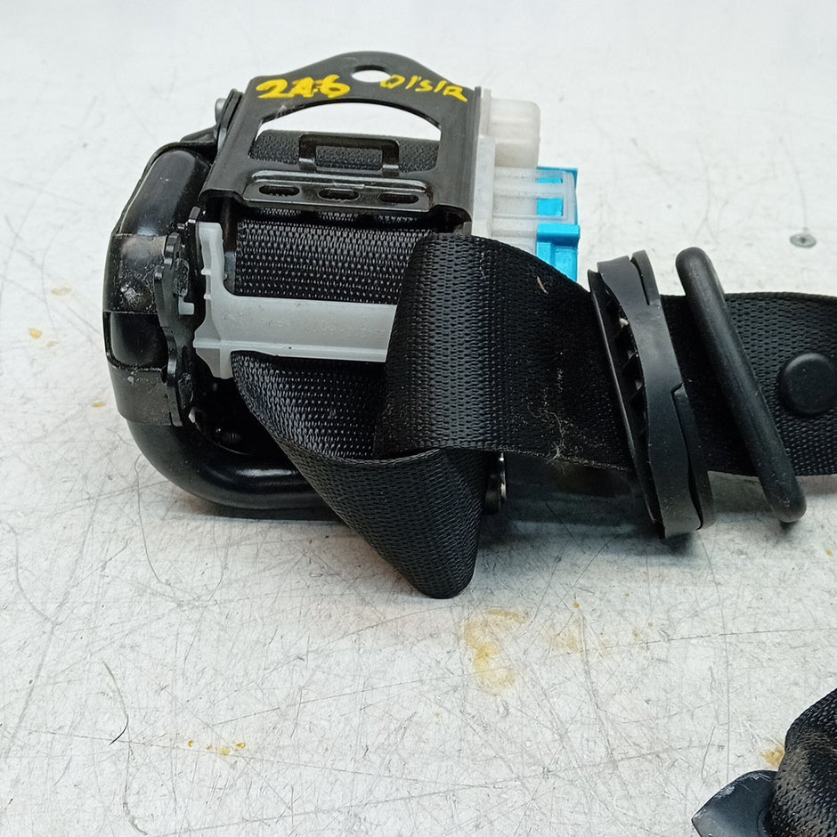 Mercedes Benz B-CLASS W246 SEAT BELT REAR DRIVER A2468600100 BLACK FM001237