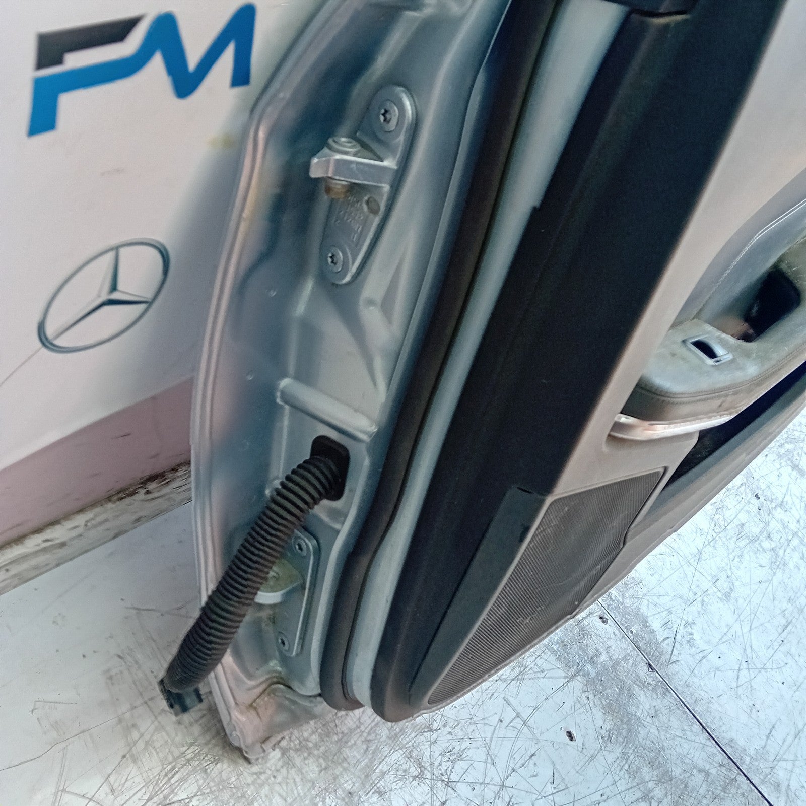 MERCEDES E-CLASS W212 SLN DRIVER REAR DOOR OSR SILVER 2014 ON COMPLETE FMD476