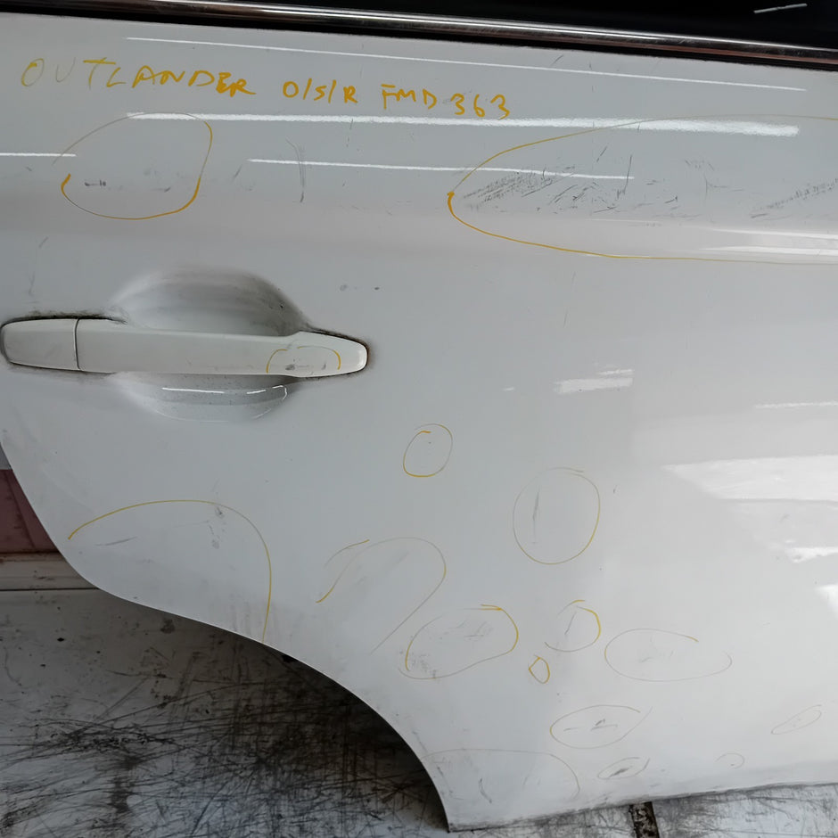MITSUBISHI OUTLANDER MK3 DRIVER REAR DOOR OSR 2013 WHITE COMPLETE FMD363