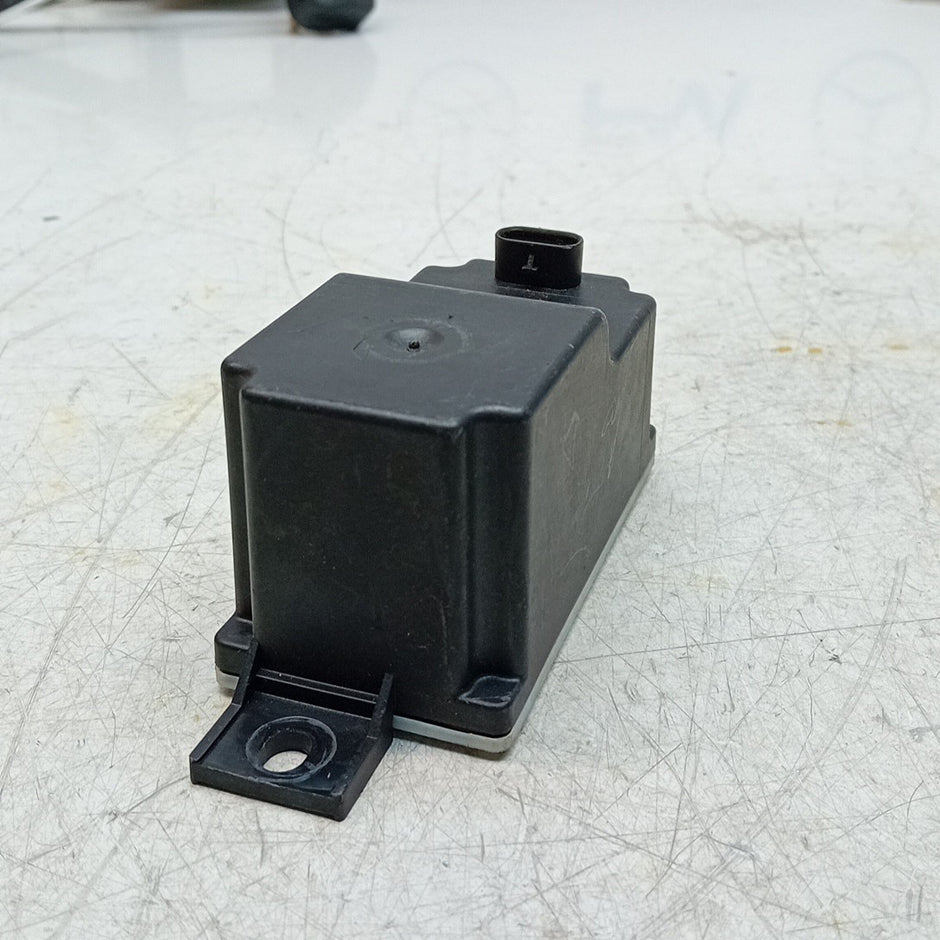 MERCEDES C-CLASS VOLTAGE CONVERTER AUXILIARY BATTERY W205 A2059053414 FM001536
