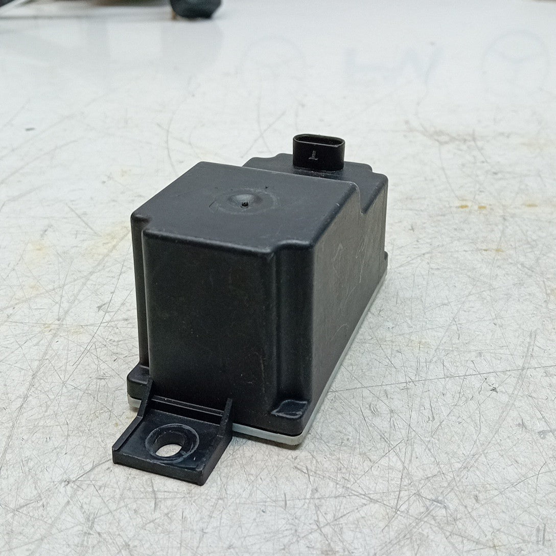 MERCEDES C-CLASS VOLTAGE CONVERTER AUXILIARY BATTERY W205 A2059053414 FM001536