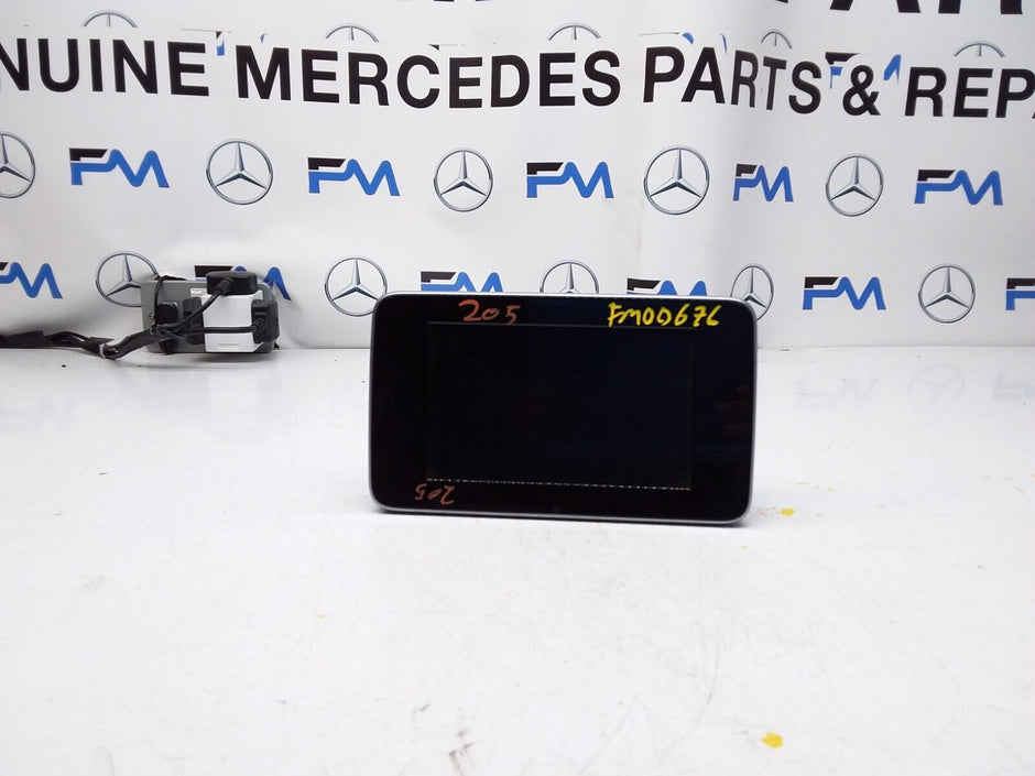 MERCEDES C-CLASS W205 2016 SAT NAV MULTIMEDIA SCREEN A2059004113 FM00676