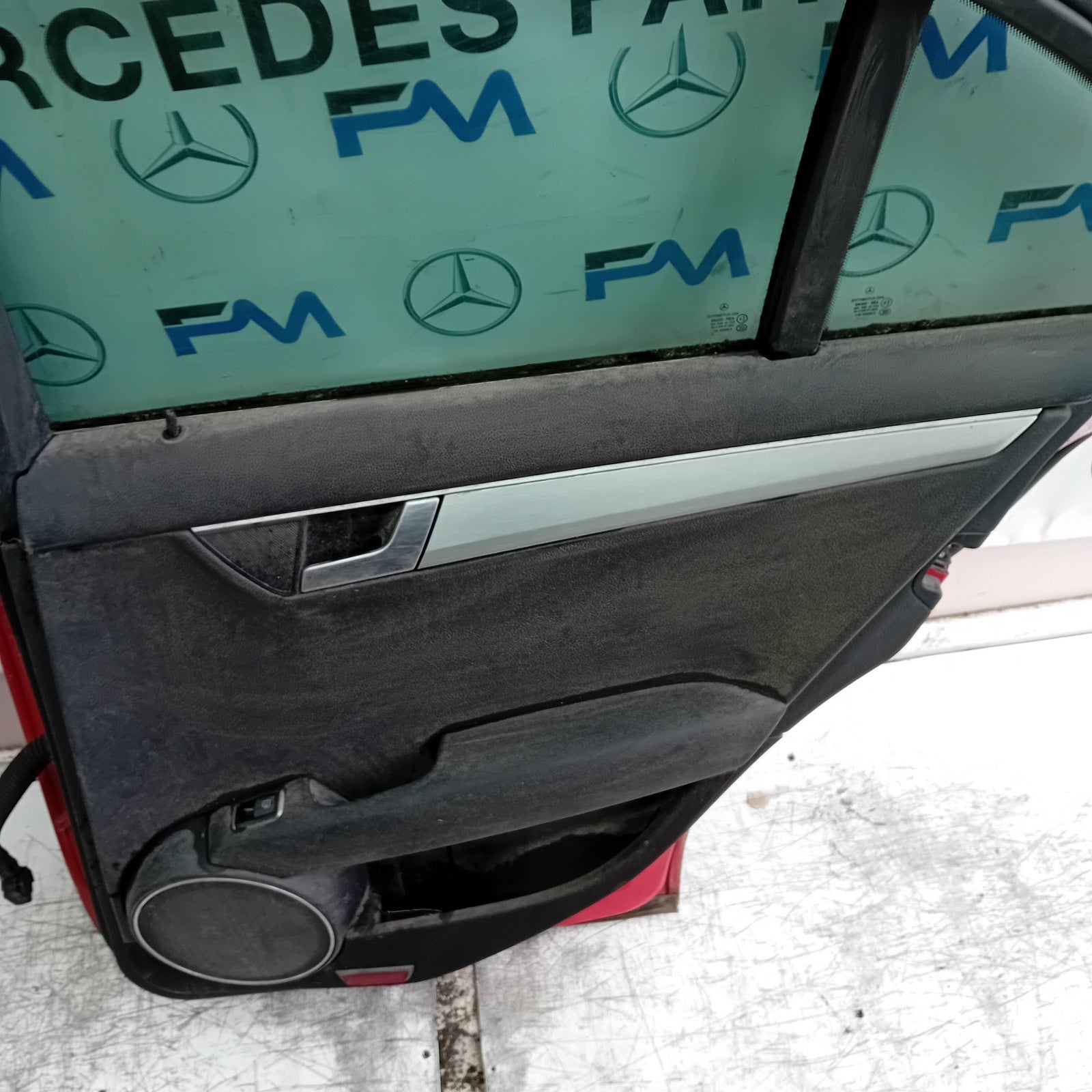 MERCEDES C-CLASS W204 SLN DRIVER REAR DOOR OSR RED 2008-2014 COMPLETE FMD447