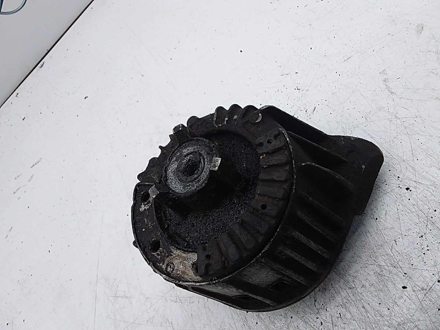 MERCEDES BENZ  E-CLASS  W212  ENGINE MOUNT LEFT NS A2122406317 FMR360