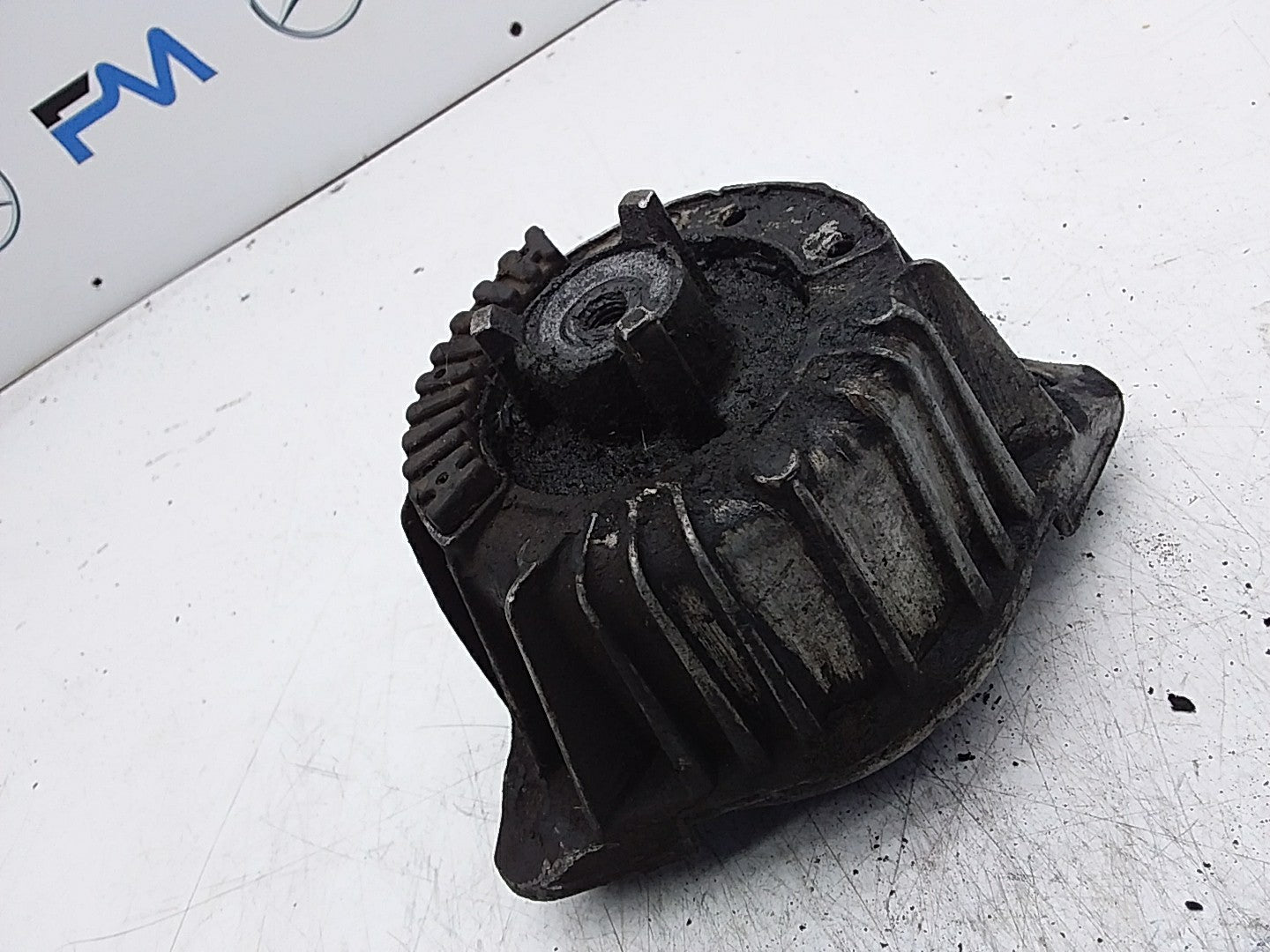 MERCEDES BENZ  E-CLASS  W212  ENGINE MOUNT LEFT NS A2122406317 FMR360
