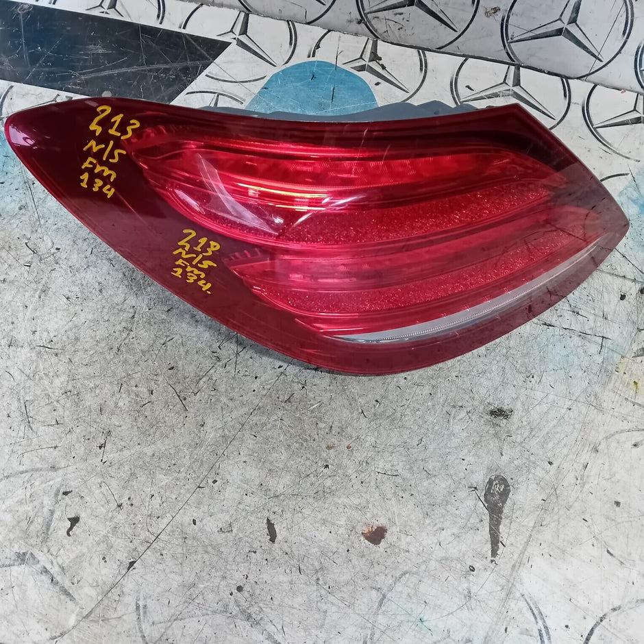 MERCEDES BENZ E-CLASS W213  PASSENGER SIDE (NEAR SIDE) REAR LIGHT