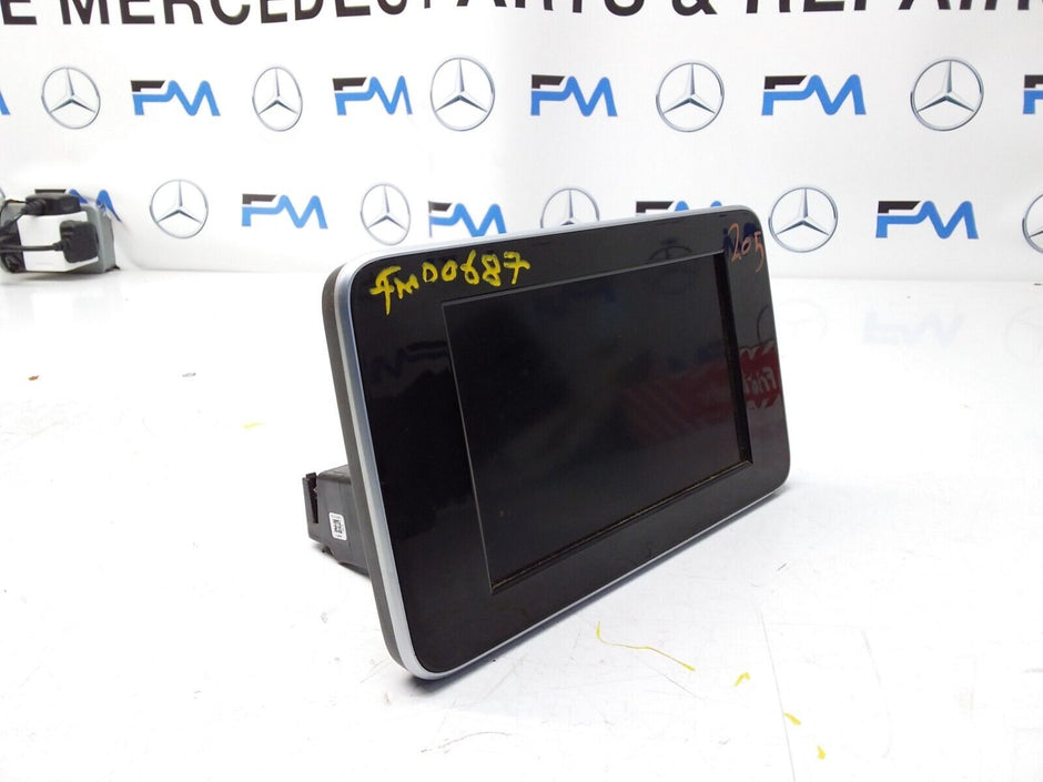 MERCEDES C-CLASS W205 2014 SAT NAV MULTIMEDIA SCREEN A2059004113 FM00687