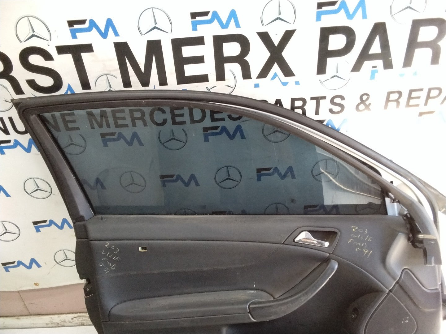 MERCEDES C-CLS W203 SLN PASSENGER FRONT DOOR NSF SILVER 2001-04  FMD591