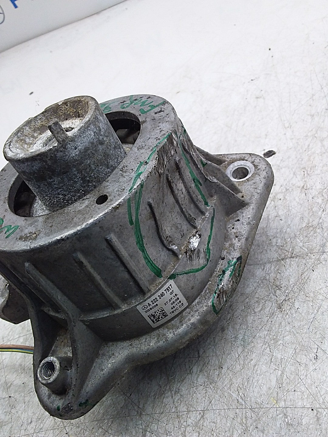 MERCEDES BENZ  S-CLASS W222  ENGINE MOUNT LEFT NS A2222407517 FMR326 (DAMAGED)