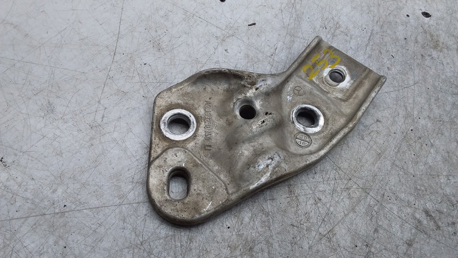 MERCEDES  C-CLASS W205 FRONT LEFT SUBFRAME MOUNTING BRACKET A2053230140 FMR428