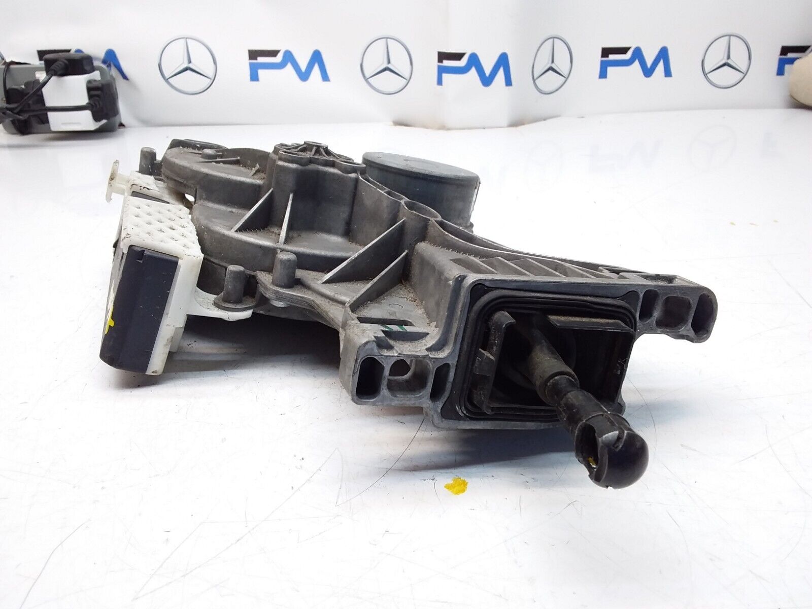Mercedes C-CLASS W205 TAILGATE BOOT LIFT MOTOR FM00594 A2059000500 A2137605600