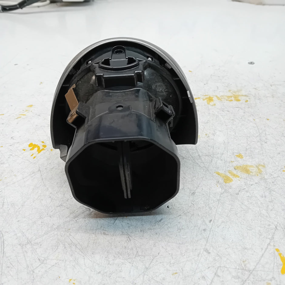 MERCEDES C-CLASS W205 DASHBOARD AIR VENT DRIVER SIDE 2014 A2058304400 FM001178
