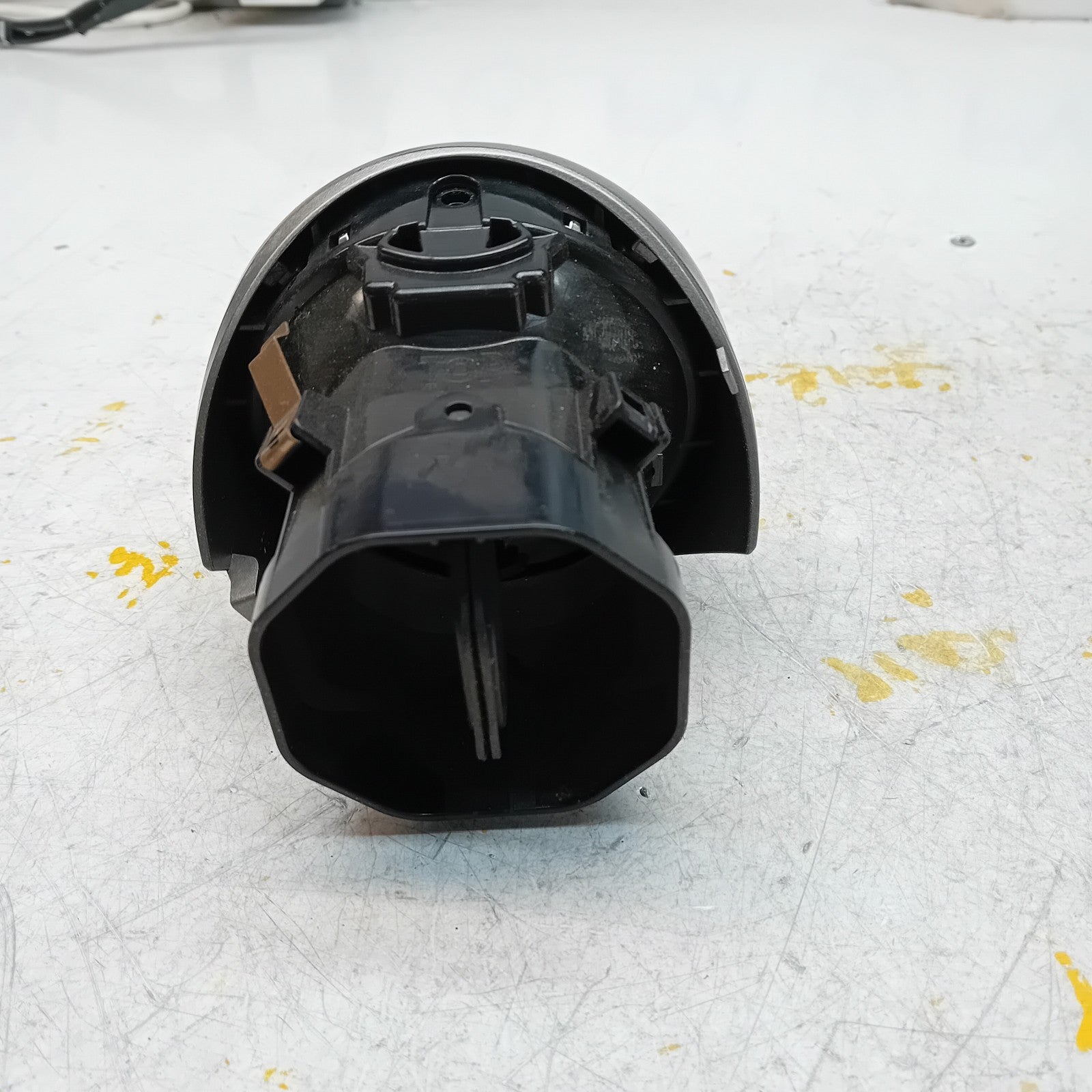 MERCEDES C-CLASS W205 DASHBOARD AIR VENT DRIVER SIDE 2014 A2058304400 FM001178