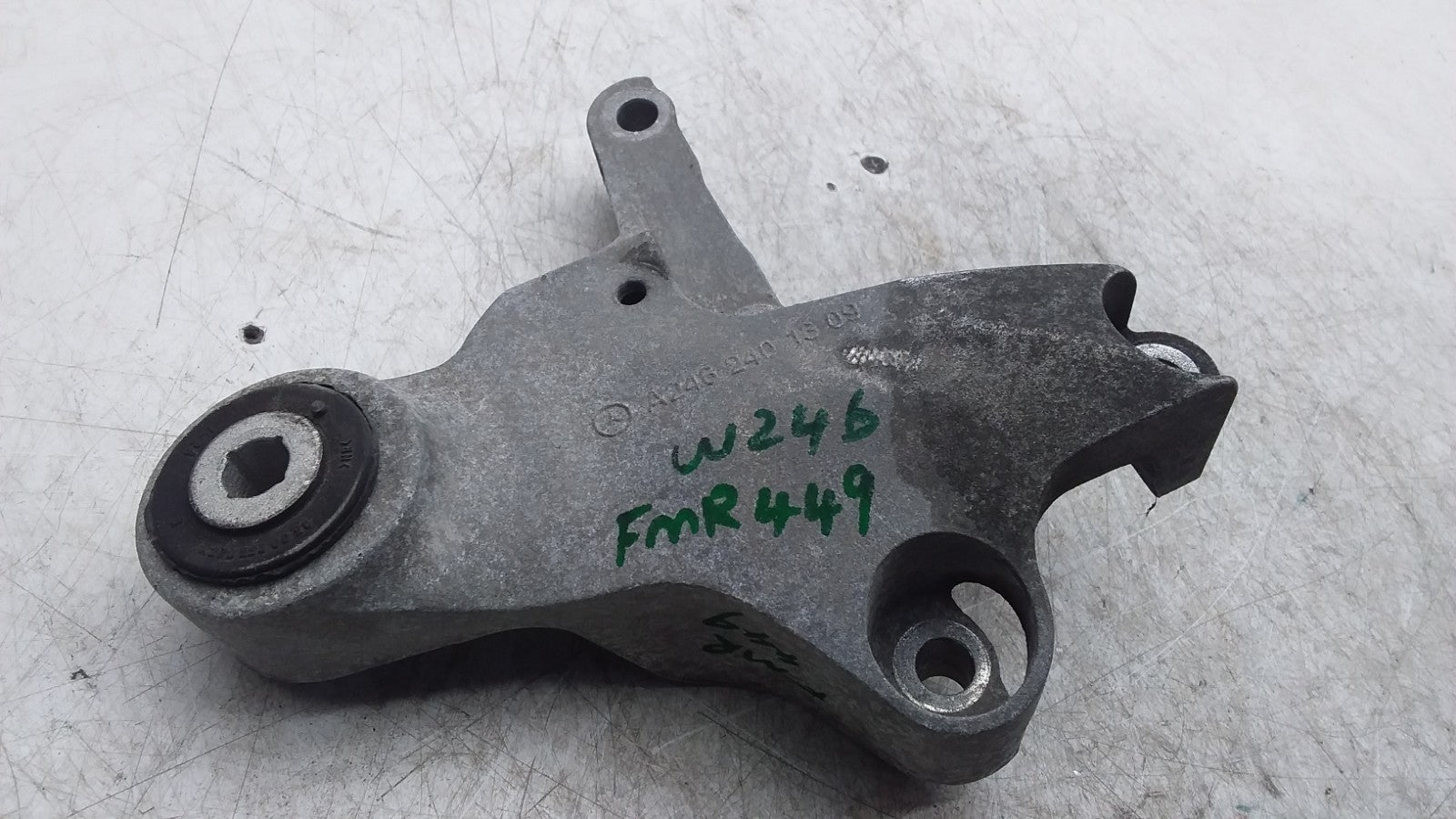MERCEDES BENZ A-CLS W176 ENGINE MOUNTING BRACKET A2462401809 FMR449