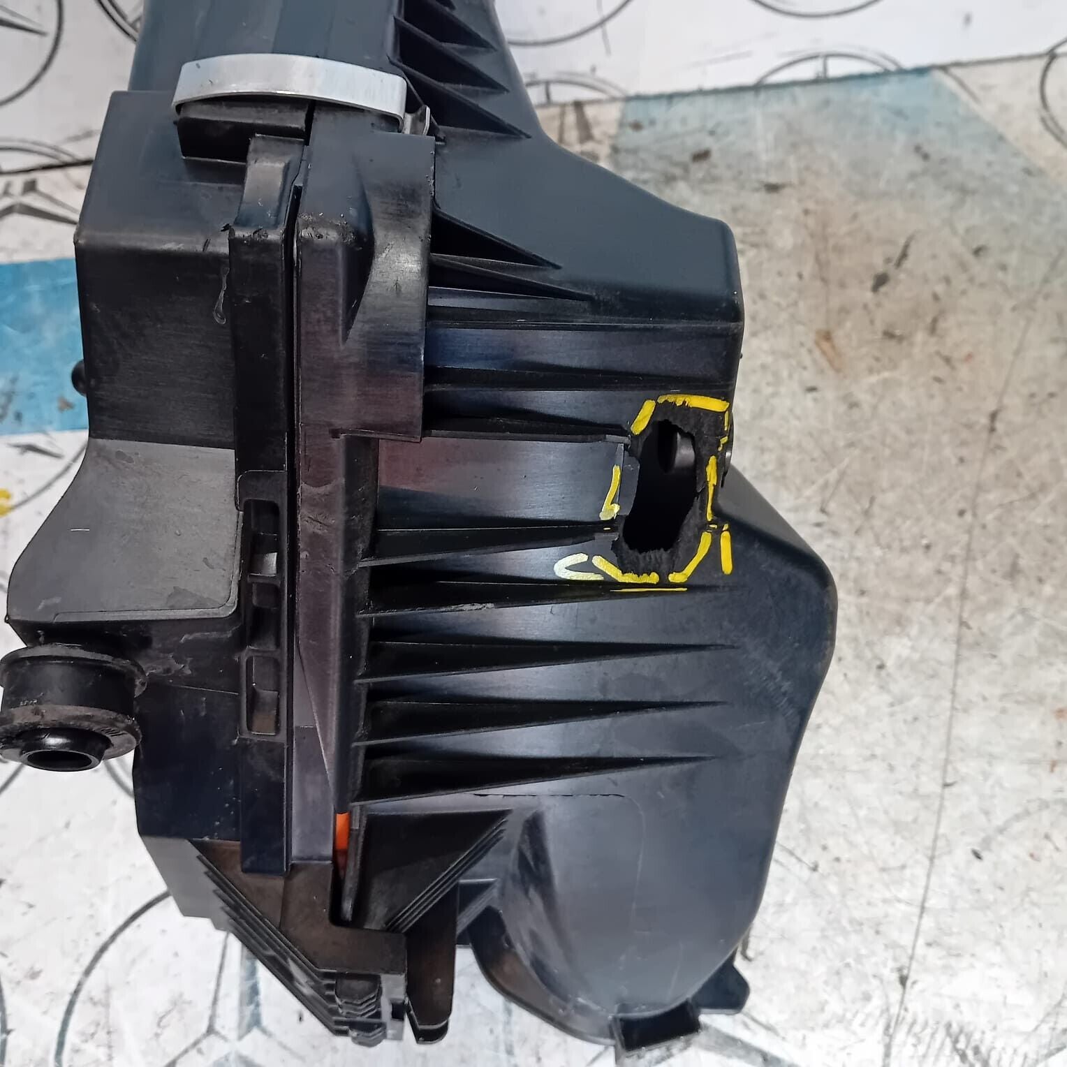 MERCEDES MERX E-CLASS W213 2017 2.0 DIESEL AIR FILTER BOX HOUSING A6540900001