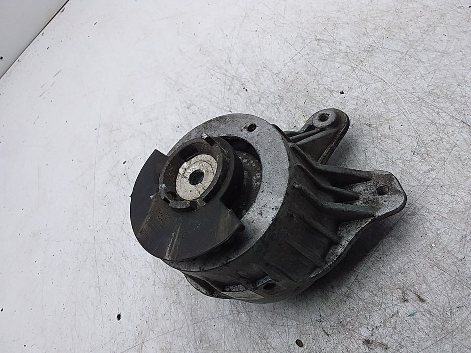 MERCEDES BENZ  C-CLASS  W205  ENGINE MOUNT LEFT NS A2052406617 FMR353