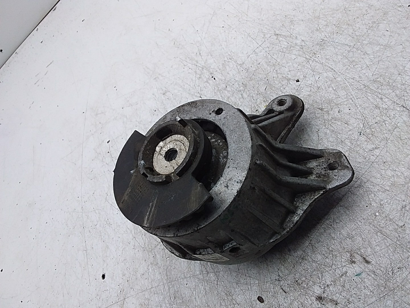 MERCEDES BENZ  C-CLASS  W205  ENGINE MOUNT LEFT NS A2052406617 FMR353