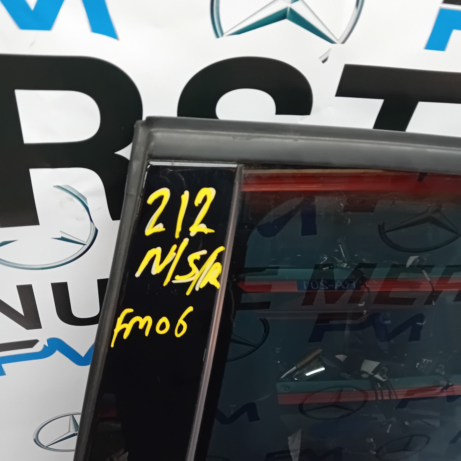 MERCEDES BENZ E-CLASS  W212 PASSENGER SIDE REAR DOOR ( NEAR SIDE REAR ) FM06