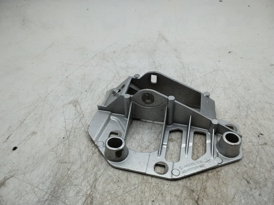 MERCEDES BENZ  C-CLASS W205 TAILGATE TRUNK BOOT LEFT HINGE A2057501528 FMR164