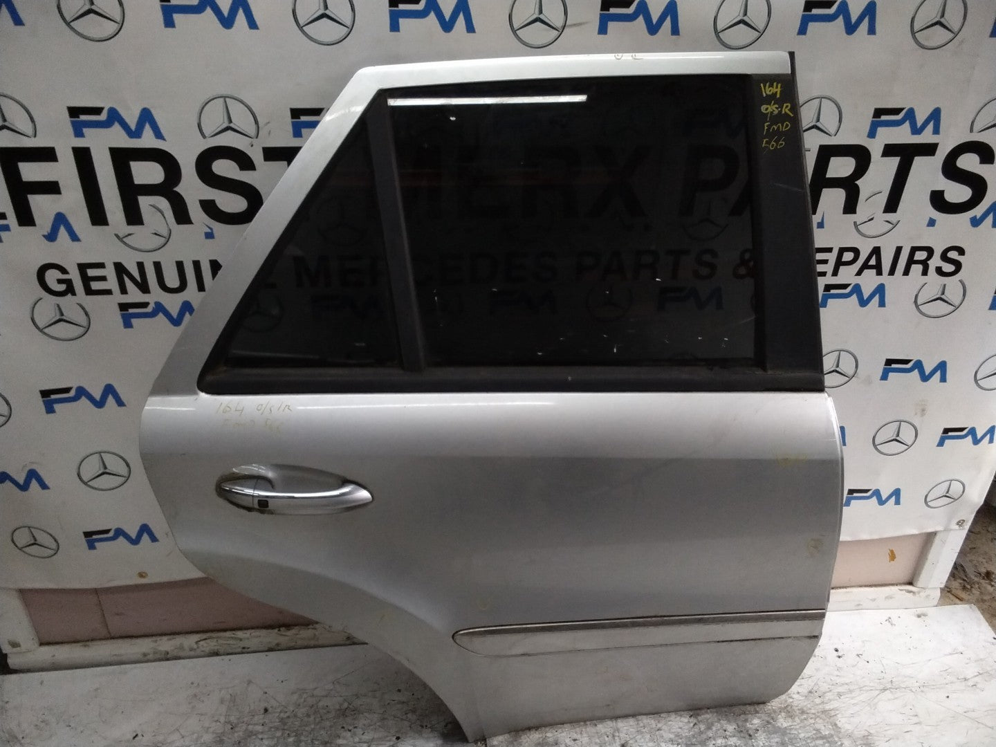 MERCEDES M-CLASS W164  DRIVER REAR DOOR OSR SILVER 2005-11 COMPLETE FMD566