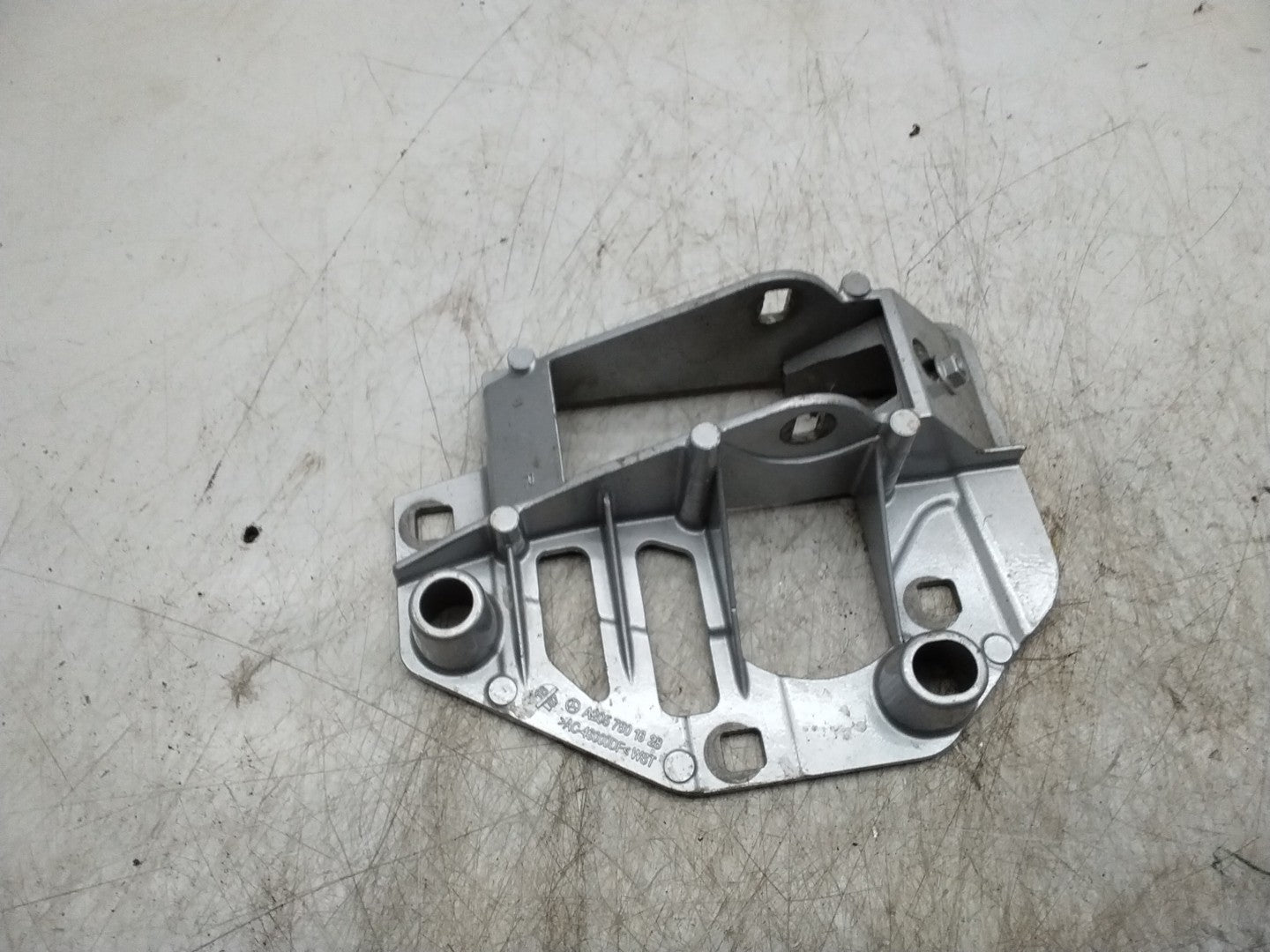 MERCEDES BENZ  C-CLASS W205 TAILGATE TRUNK BOOT RIGHT HINGE A2057501628 FMR163